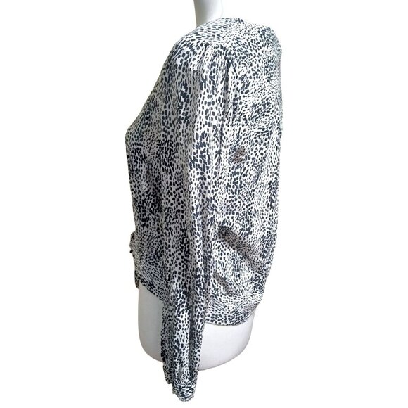 Velvet Heart Black and White Patterned Blouse Tie at Waist Button at Fro… - Picture 7 of 8